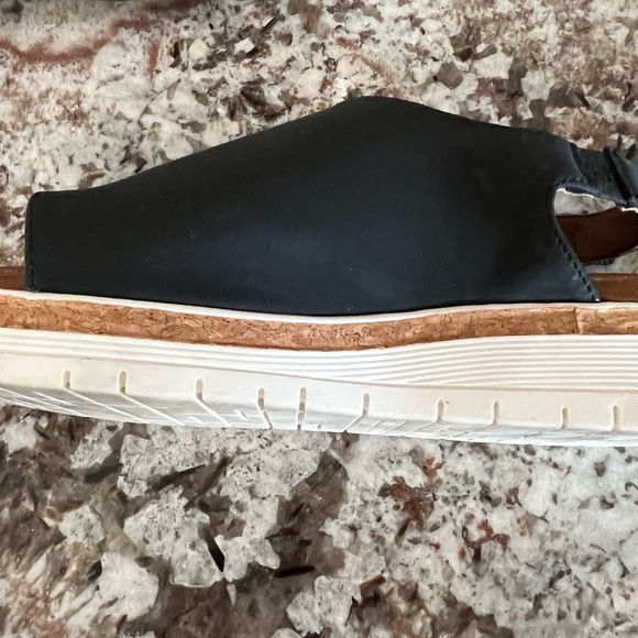 Women’s Adrienne Vittadini Black and Brown Sandals 8.5M - Picture 4 of 5